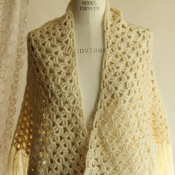 Vintage 1960s 1970s Shawl, Ivory Knit with Fringe Cape or Wrap - Picture 3 of 11